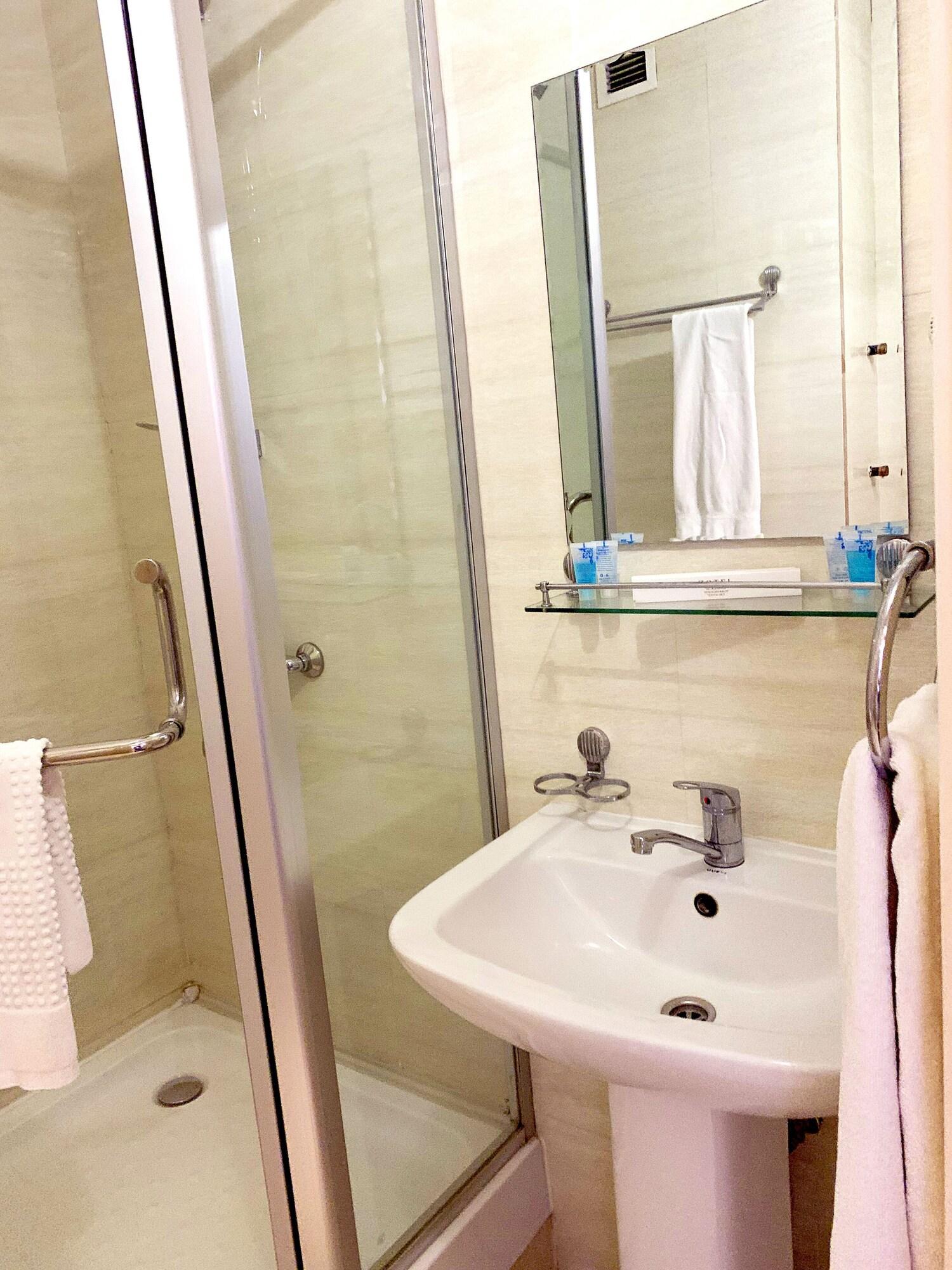 Golden Palace Hotel Almaty Bagian luar foto