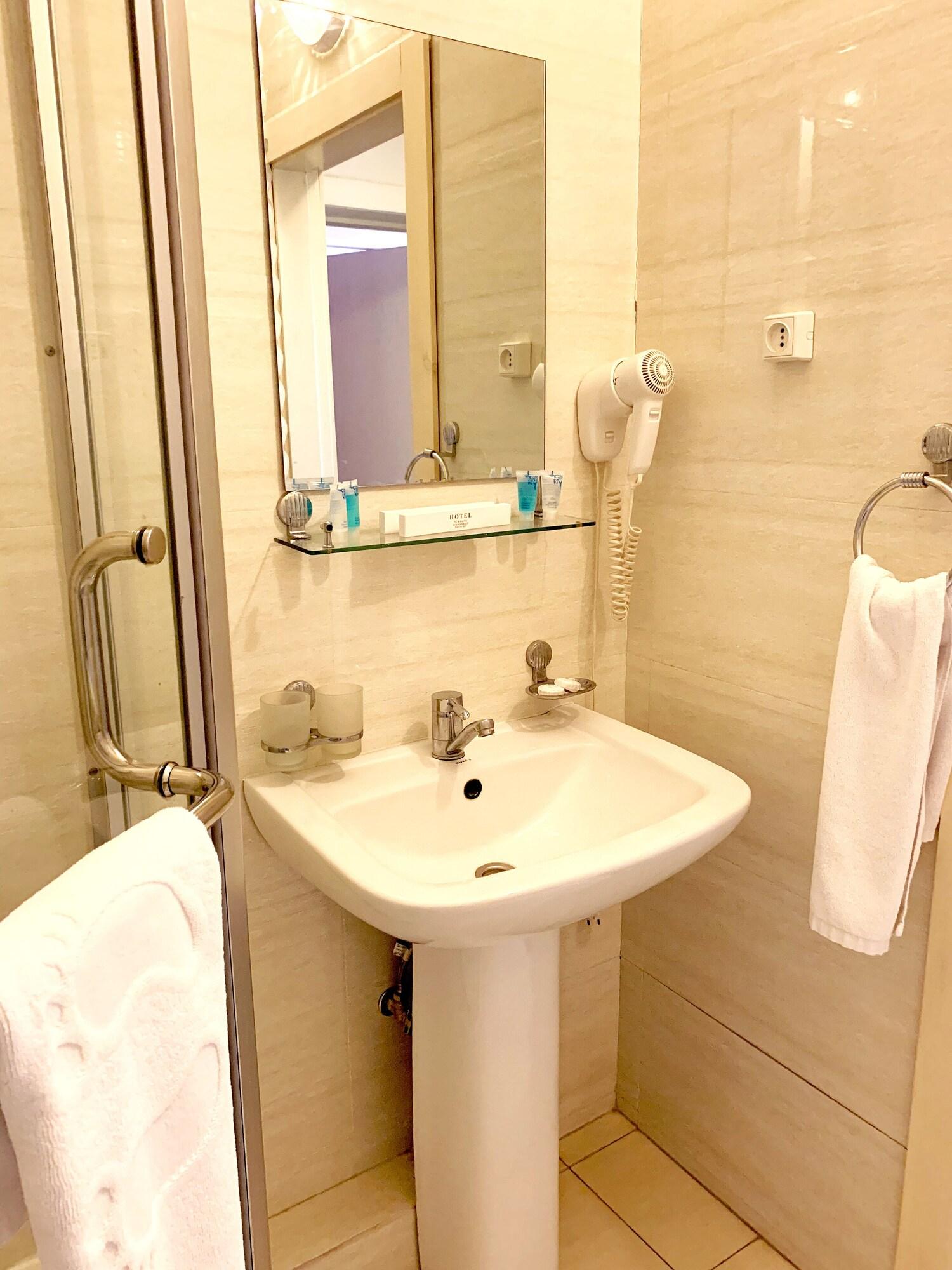 Golden Palace Hotel Almaty Bagian luar foto