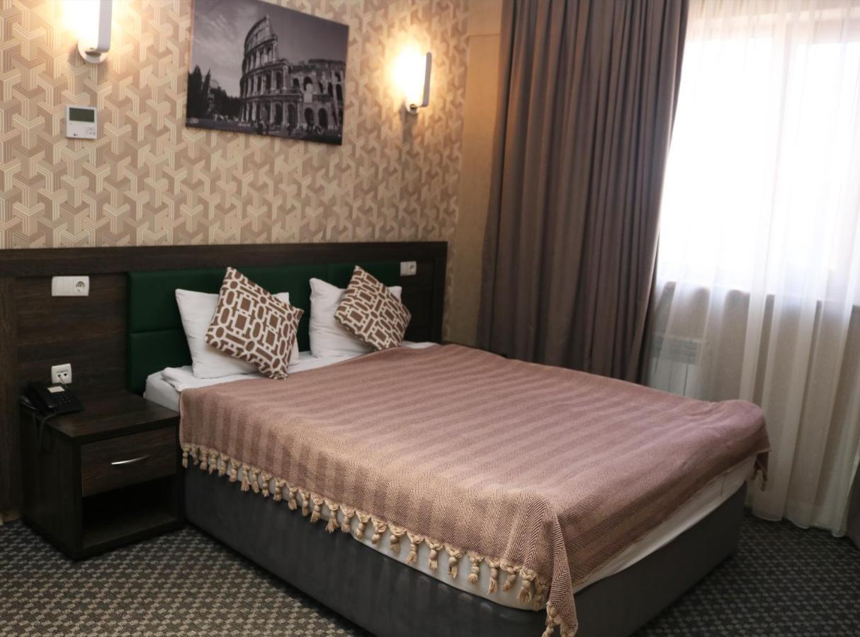Golden Palace Hotel Almaty Bagian luar foto