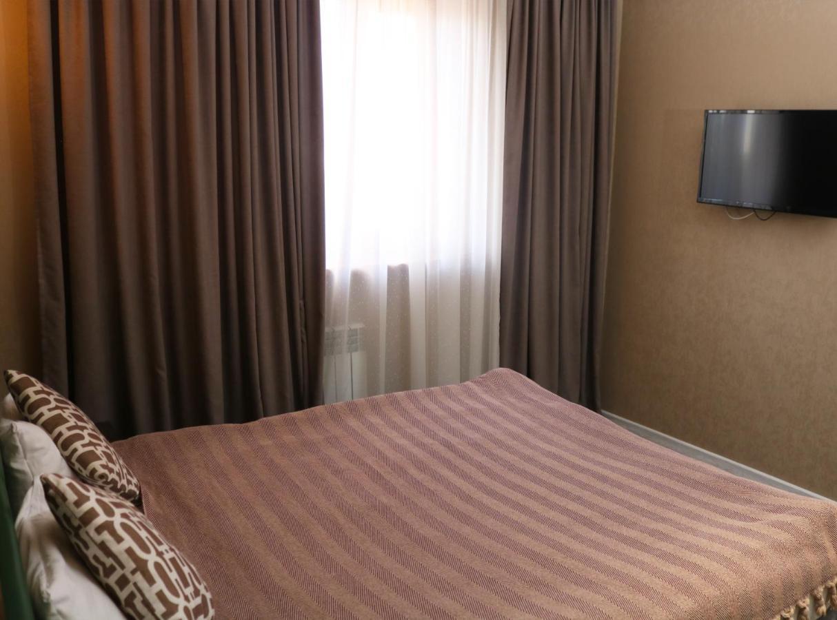Golden Palace Hotel Almaty Bagian luar foto