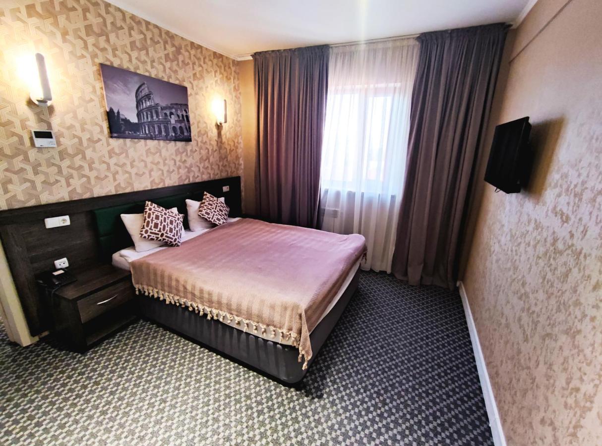 Golden Palace Hotel Almaty Bagian luar foto