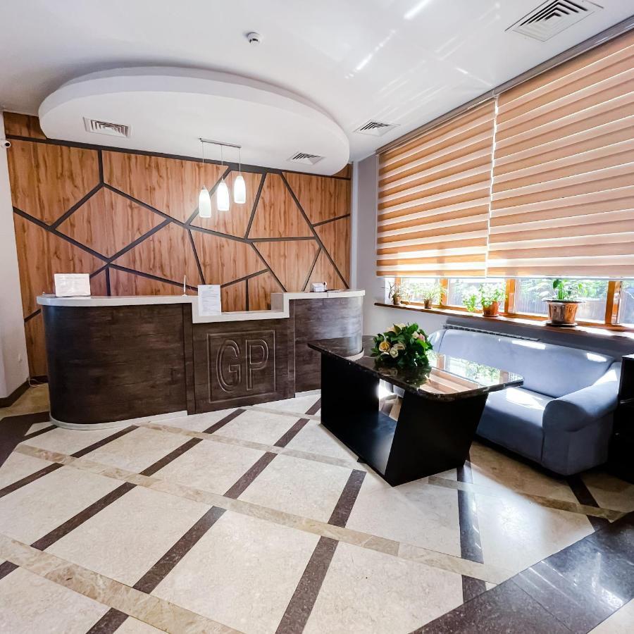 Golden Palace Hotel Almaty Bagian luar foto