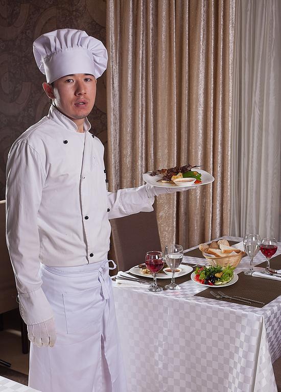 Golden Palace Hotel Almaty Bagian luar foto