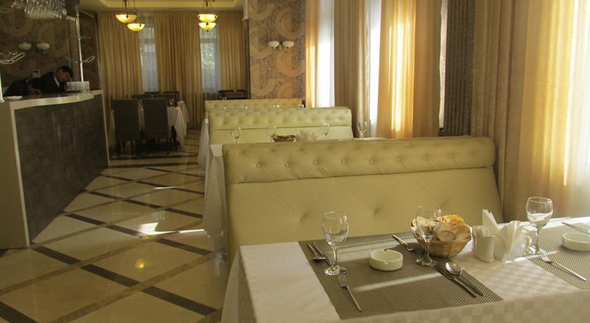 Golden Palace Hotel Almaty Bagian luar foto