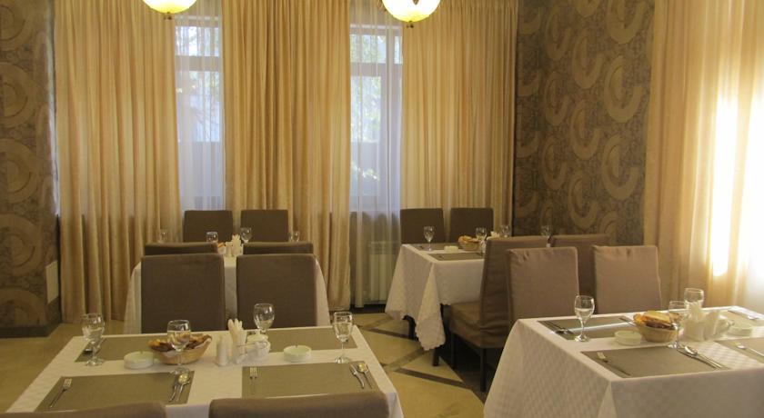 Golden Palace Hotel Almaty Bagian luar foto