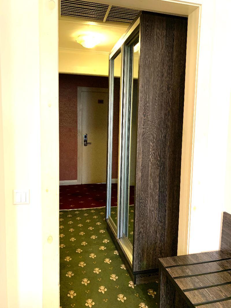 Golden Palace Hotel Almaty Bagian luar foto